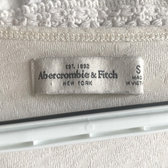 A&F Cream Long-Sleeve Lace Crop Top - Picture 4 of 5